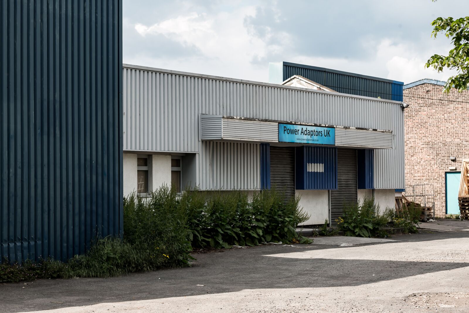 Canon EOS 70D + Canon EF 50mm F1.4 USM sample photo. Warehouse, building, industry photography