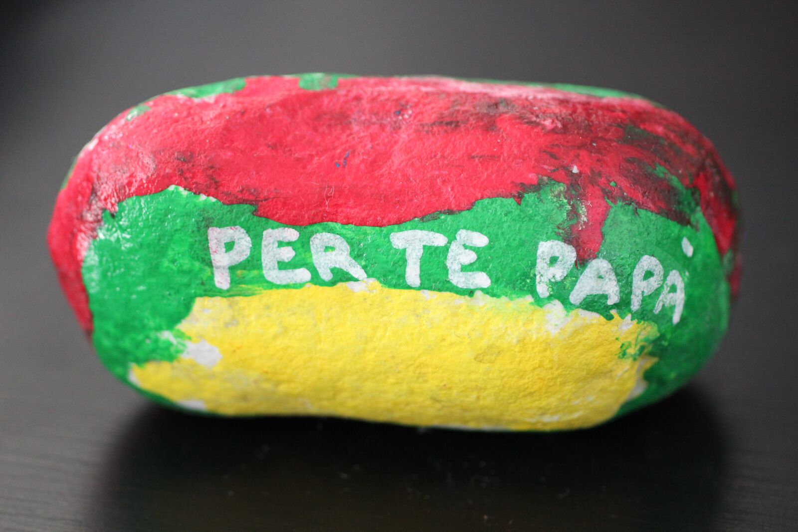 Canon EOS 600D (Rebel EOS T3i / EOS Kiss X5) sample photo. Painted, stones, rocks photography