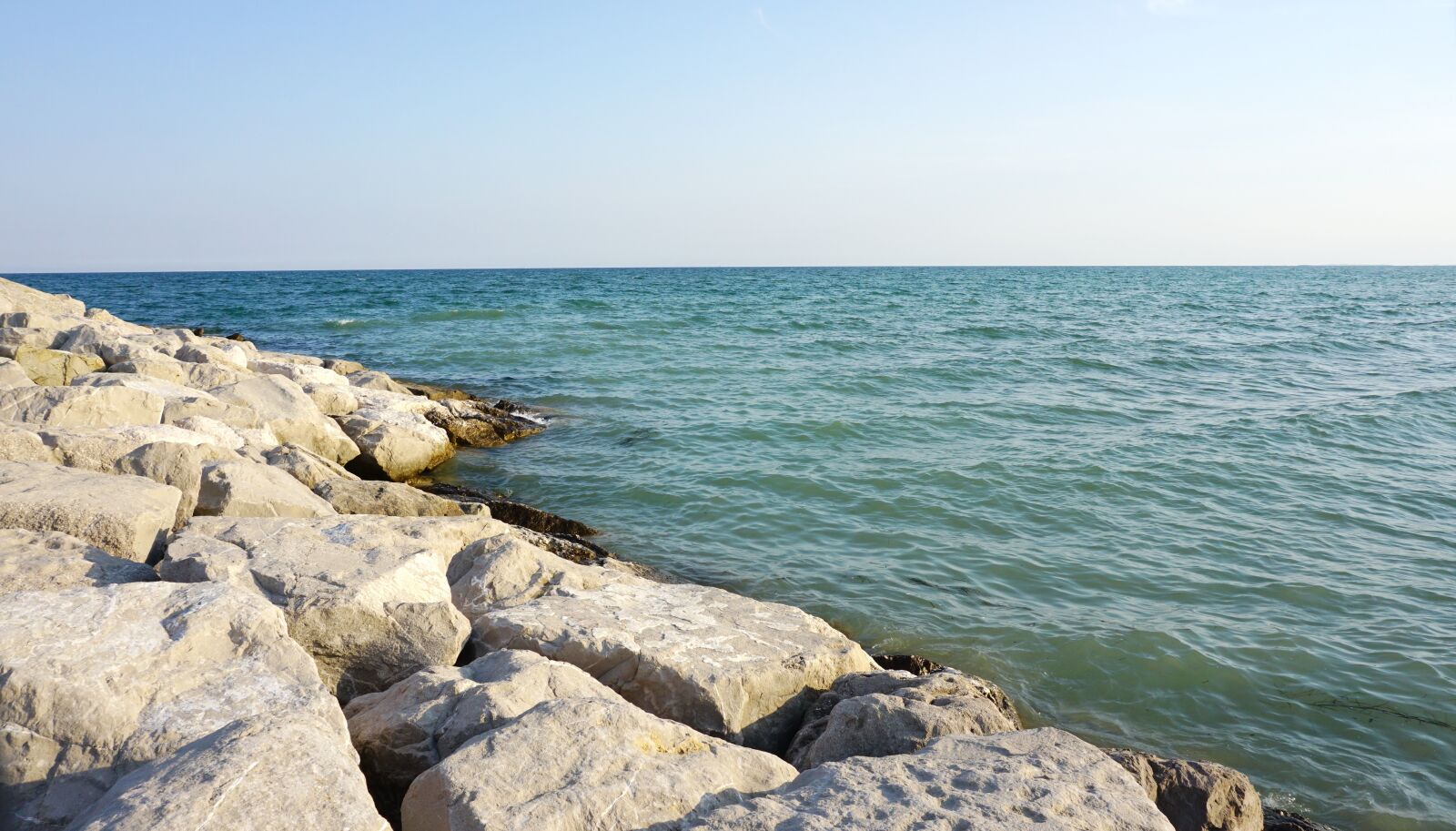 Sony a6000 sample photo. Sea, sky, stones photography