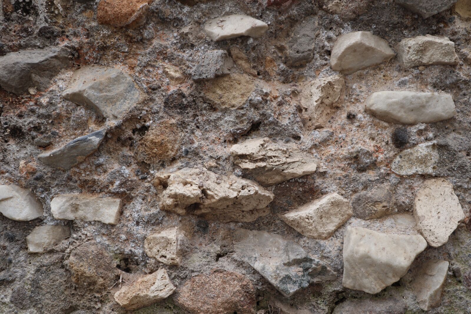 Canon EF-M 15-45mm F3.5-6.3 IS STM sample photo. Rocks, stones, cement photography