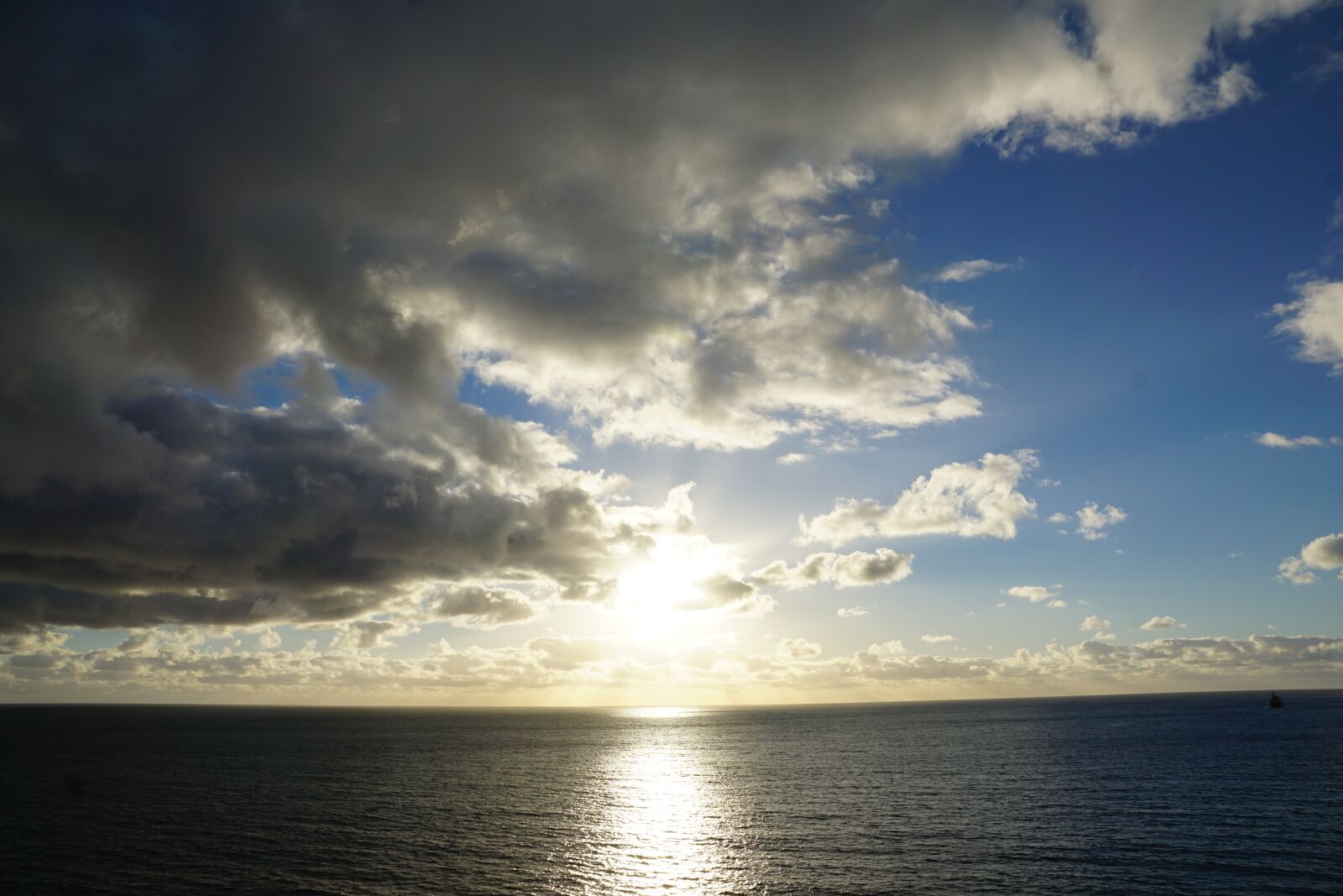 Sony ILCA-77M2 + Sony DT 16-50mm F2.8 SSM sample photo. Sky, atlantic, sea photography