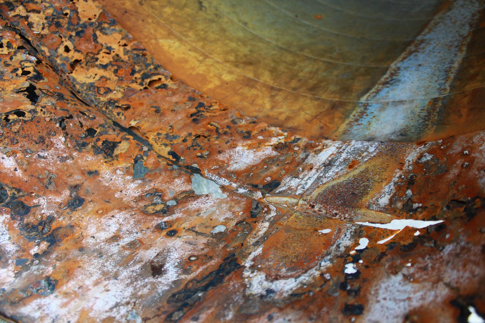 Canon EOS 600D (Rebel EOS T3i / EOS Kiss X5) sample photo. Rust, pipe, old photography