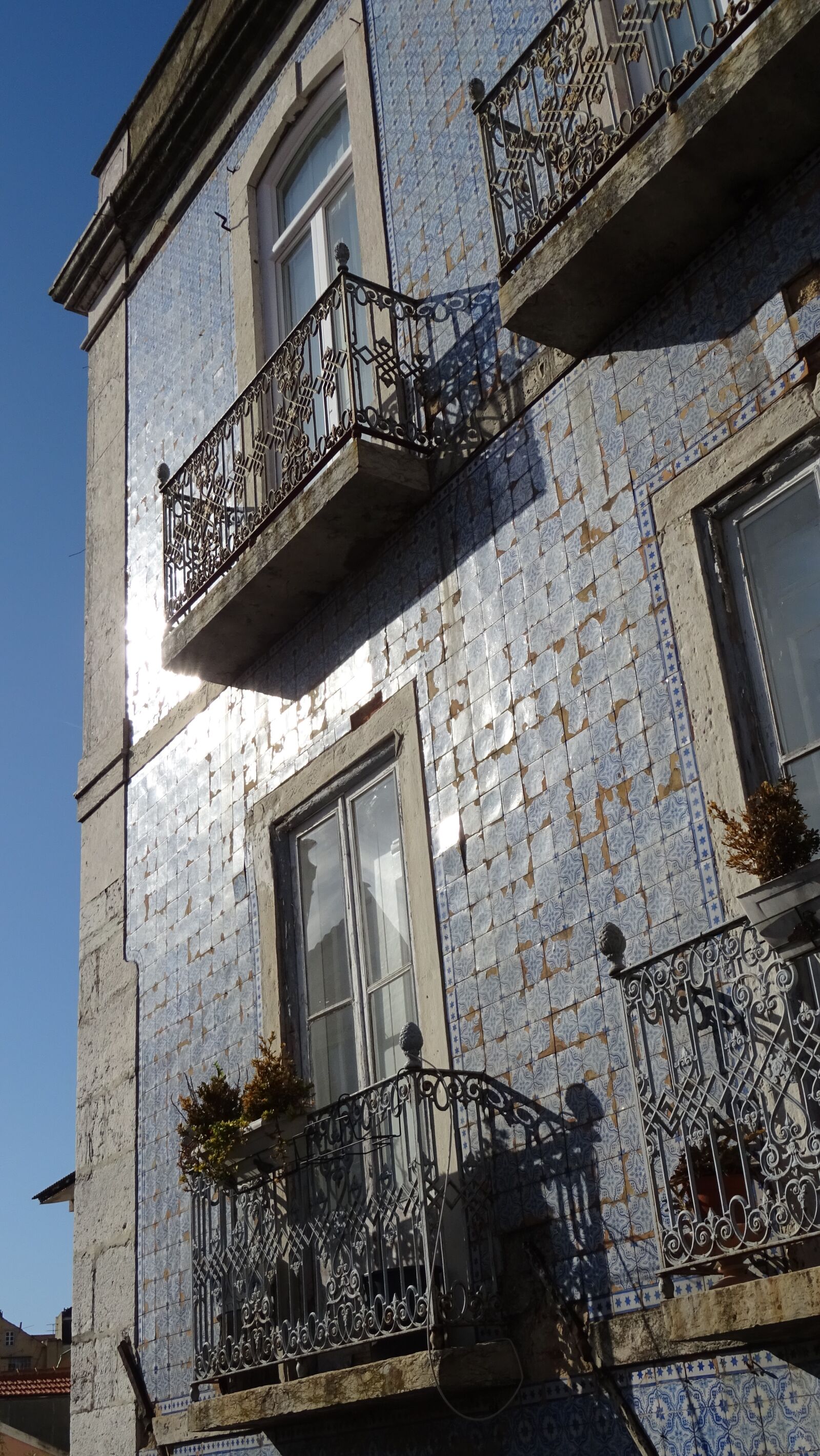 Sony DSC-HX60 sample photo. Facade, tiles, house photography