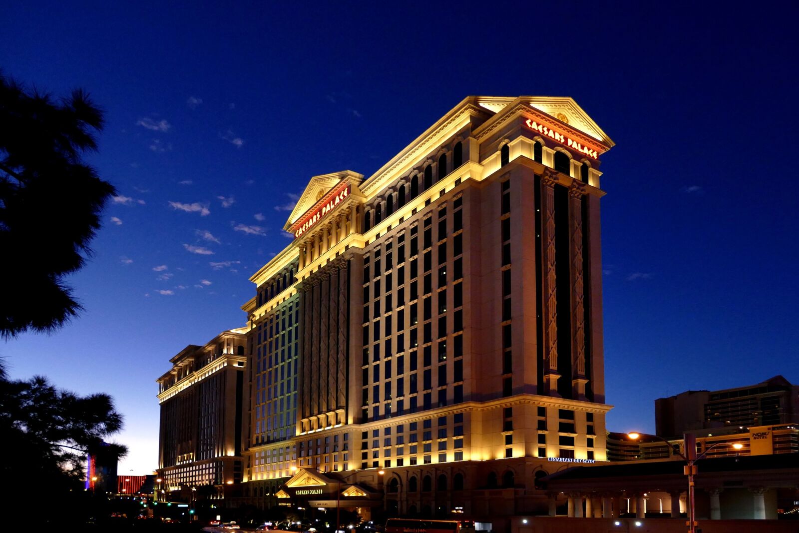 Panasonic Lumix DMC-FZ1000 sample photo. Caesars palace, architecture, luxury photography
