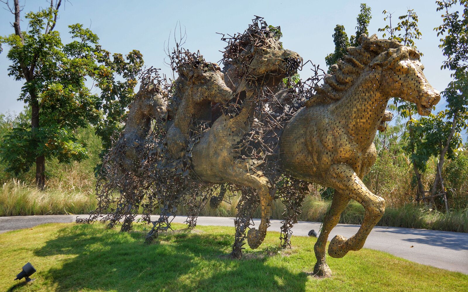 Sony Alpha NEX-7 sample photo. Racing, horses, metal photography