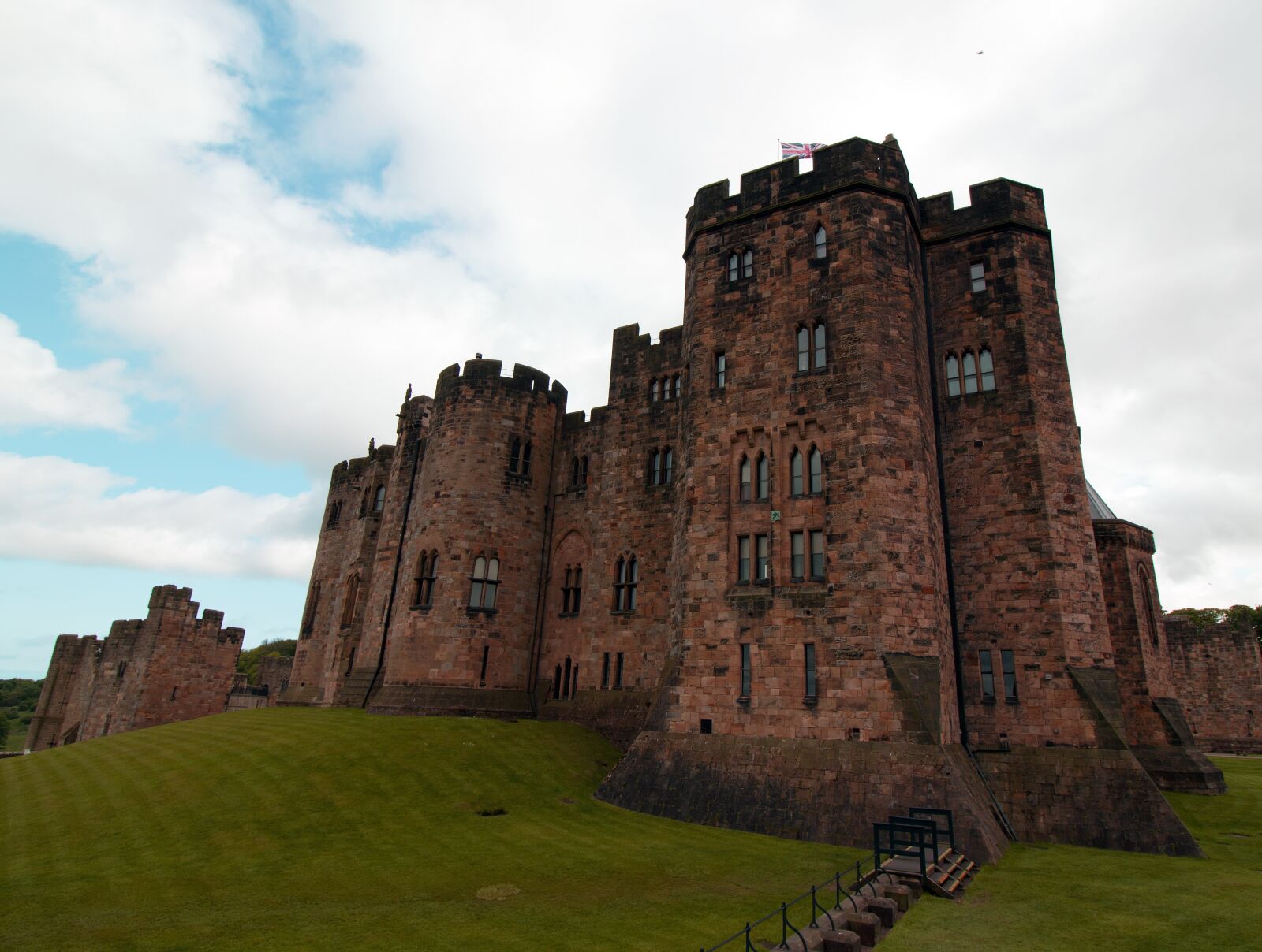 Canon EF-S 10-18mm F4.5–5.6 IS STM sample photo. Harry potter castle, harry photography