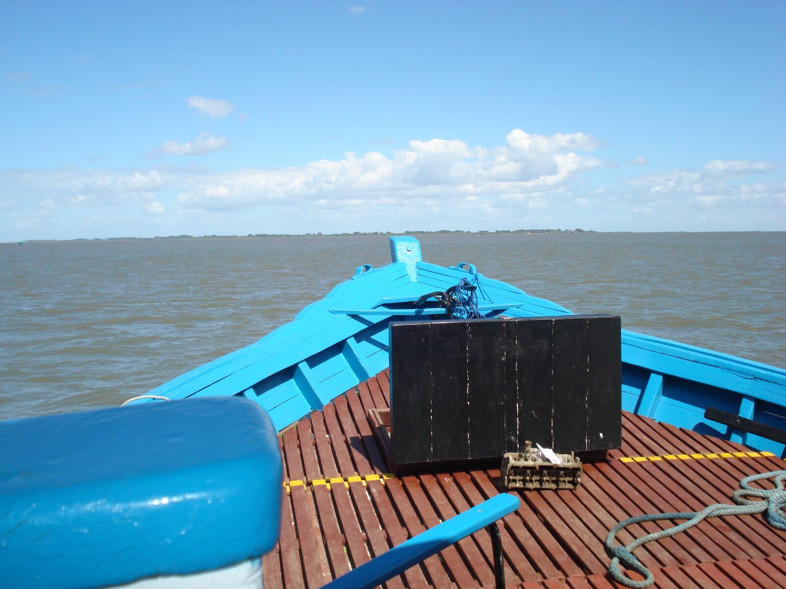 Sony DSC-W35 sample photo. Boat, water, sky photography