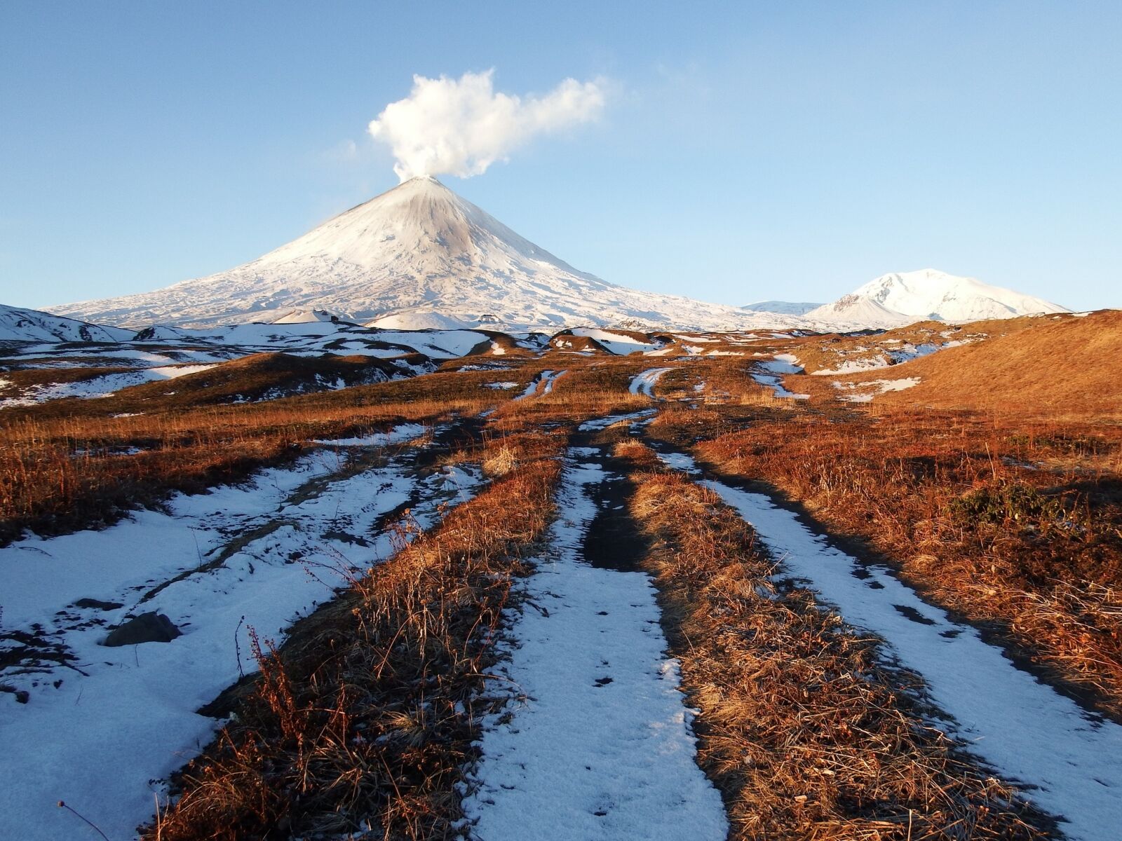 Fujifilm FinePix S1 sample photo. Volcano, klyuchevskaya sopka, the photography