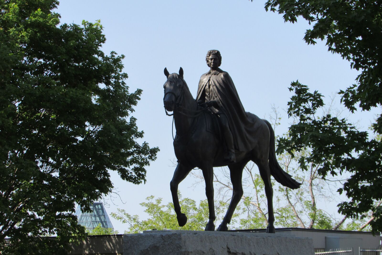 Canon PowerShot SX400 IS sample photo. Statue, park, sculpture photography