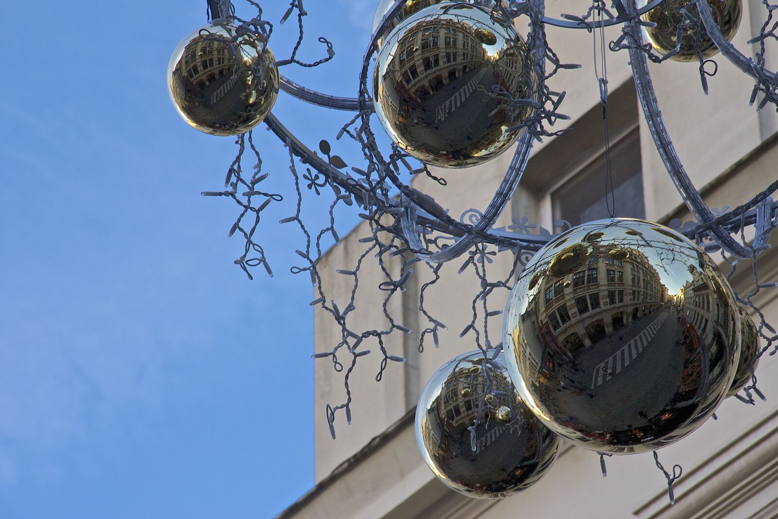 Canon EOS 550D (EOS Rebel T2i / EOS Kiss X4) sample photo. Balls, christmas, brussels photography