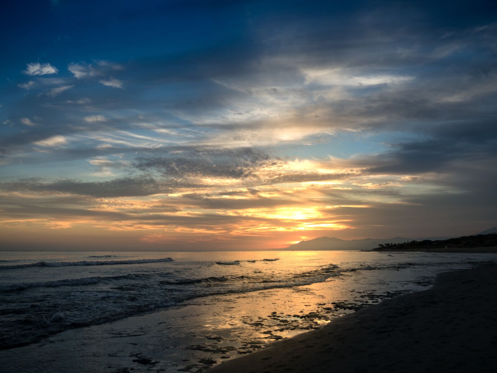 Olympus OM-D E-M5 II sample photo. Sunset, cabopino, marbella photography