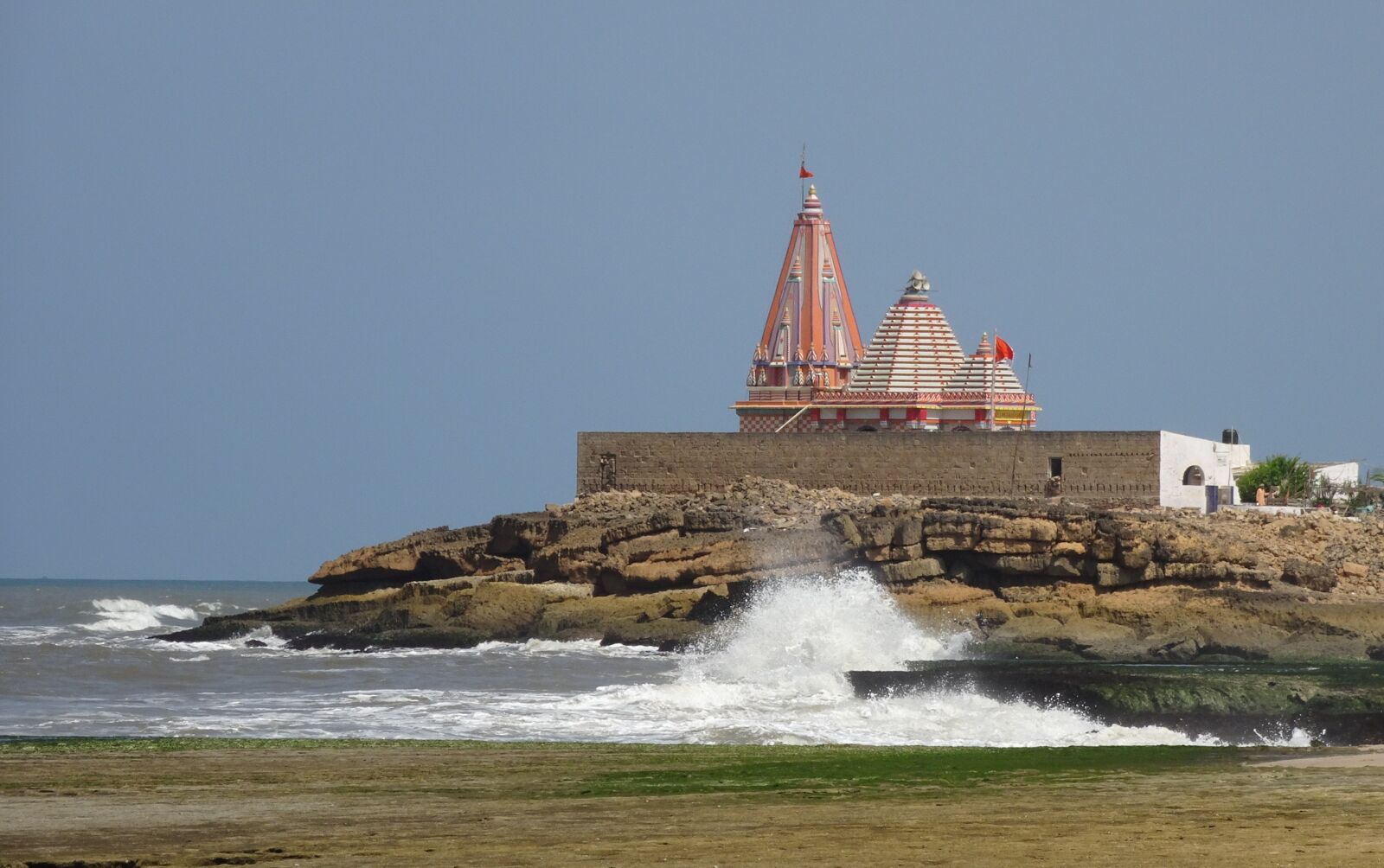 Sony Cyber-shot DSC-HX90V sample photo. Temple, seaside, waves photography