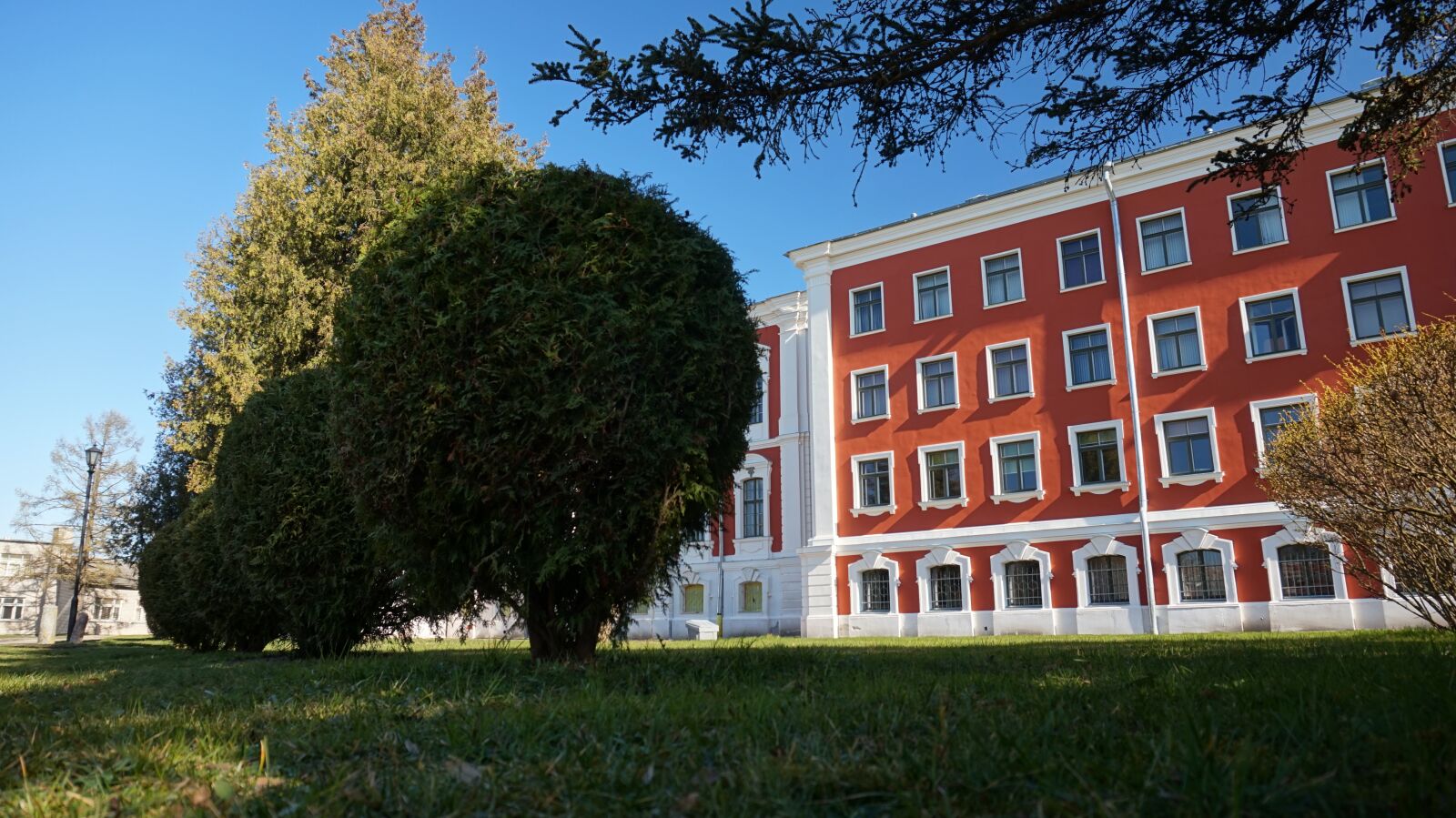 Sony Alpha a5000 (ILCE 5000) sample photo. University, old house, architecture photography