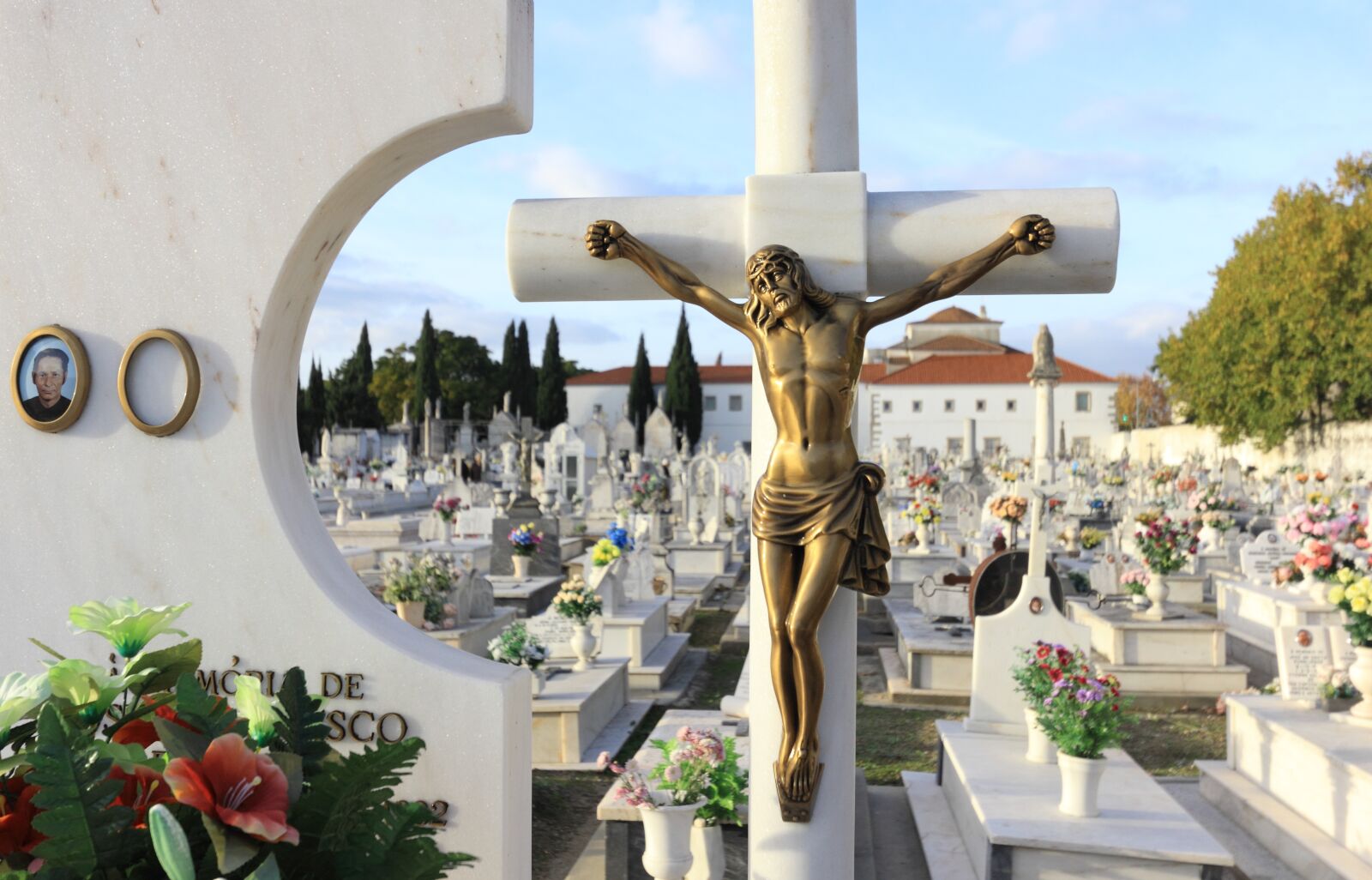 Canon EOS 550D (EOS Rebel T2i / EOS Kiss X4) sample photo. Portugal, evora, cemetery photography