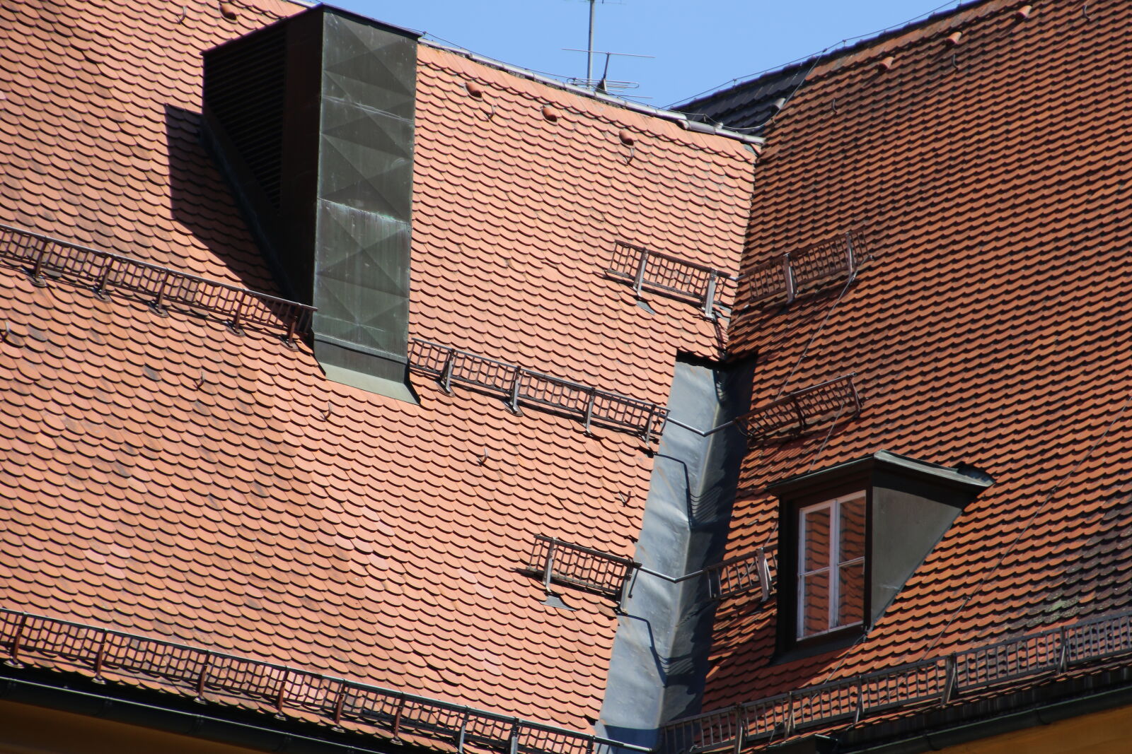 Canon EOS 7D Mark II sample photo. Brown, building, old, building photography