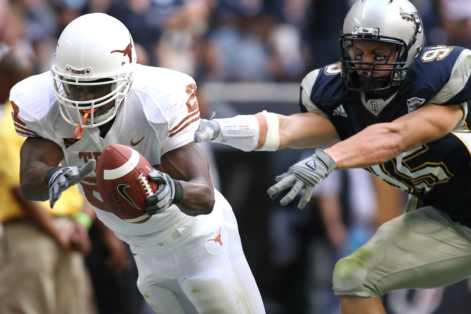Canon EOS 20D sample photo. Football, running back, muscular photography