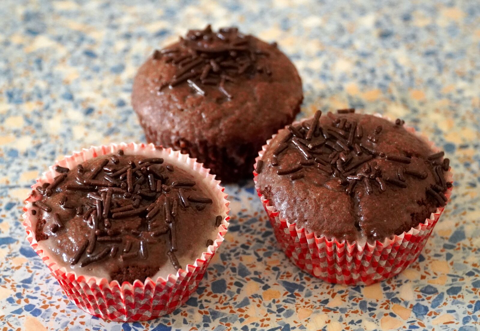 Sony E PZ 18-105mm F4 G OSS sample photo. Muffin, pastries, cake photography