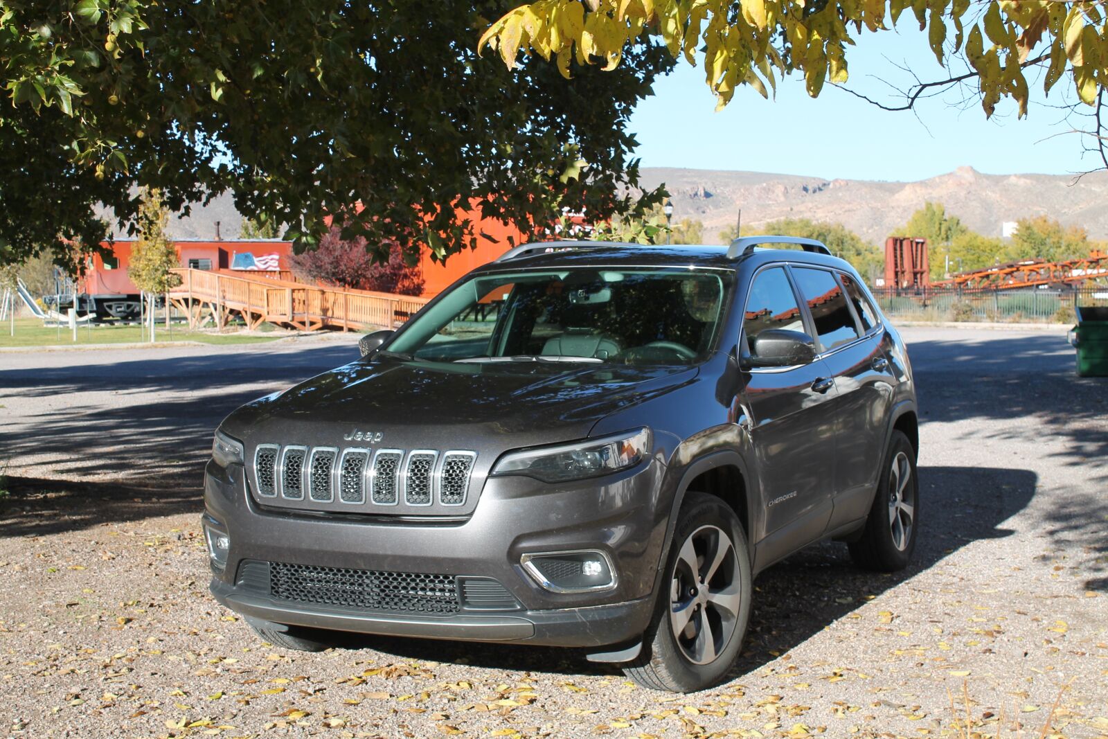Canon EOS 1100D (EOS Rebel T3 / EOS Kiss X50) sample photo. Jeep, suv, cherokee photography