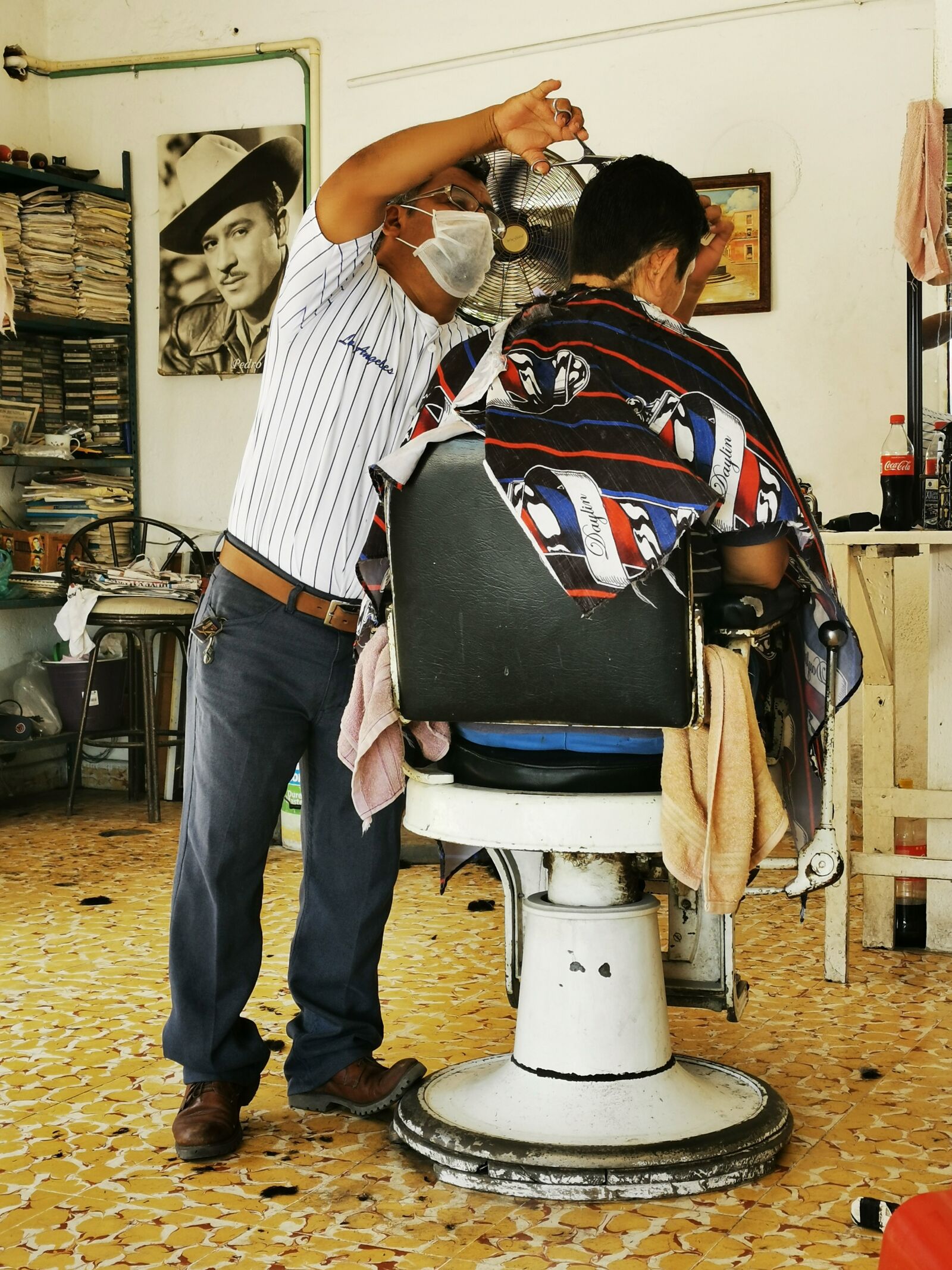 HUAWEI P30 Pro sample photo. Hairdressing, court, comb photography