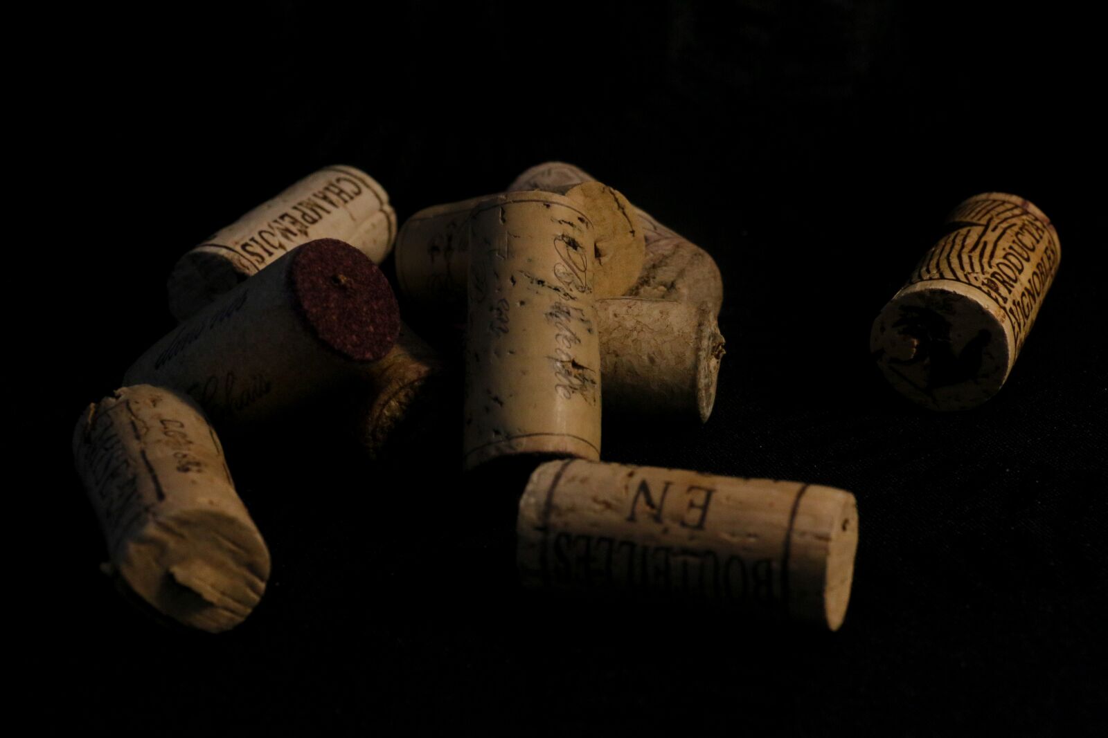Canon EOS 70D sample photo. Nature-morte, caps, cork photography