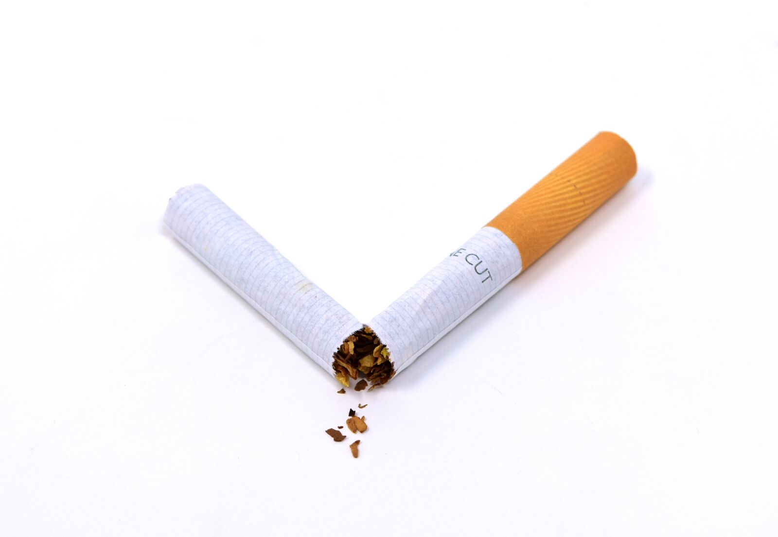 Nikon D7200 sample photo. Cigarette, broken, unhealthy photography