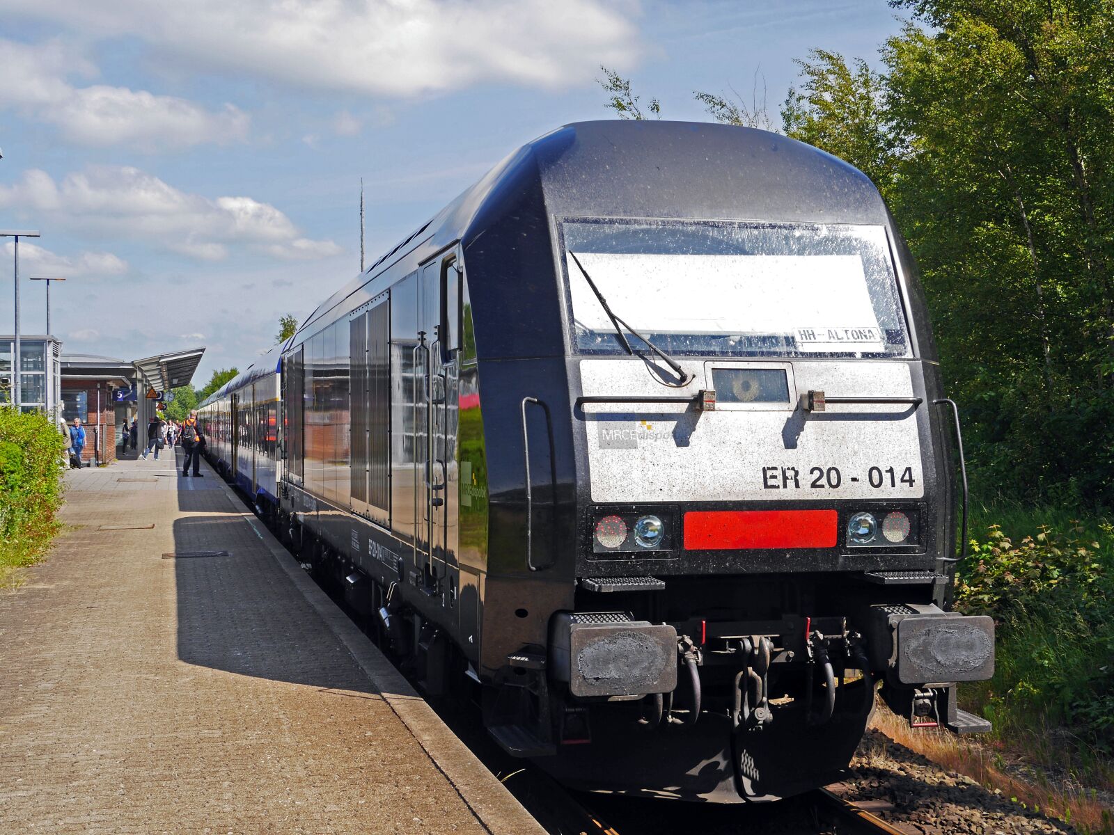 Panasonic Lumix DMC-GH3 sample photo. Regional train, hamburg-altona, train photography
