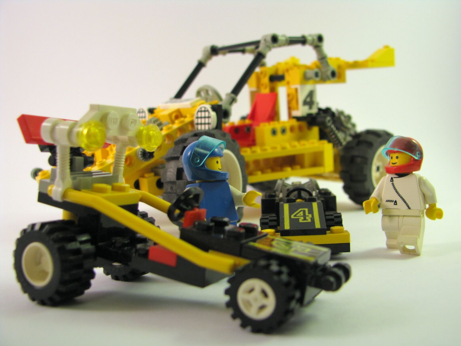 Canon POWERSHOT S5 IS sample photo. Technic, lego, game photography