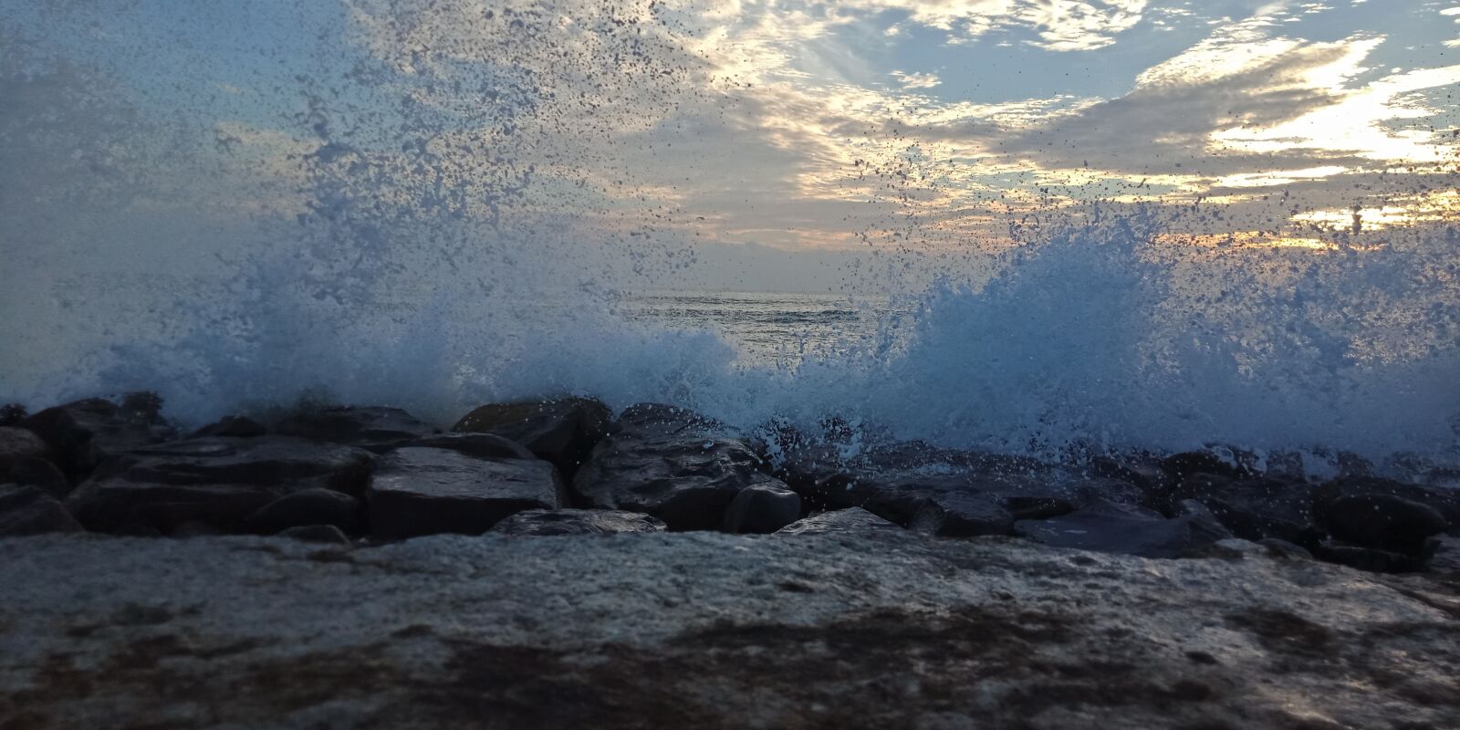 OPPO A83(2018) sample photo. Waves, see, thesea photography