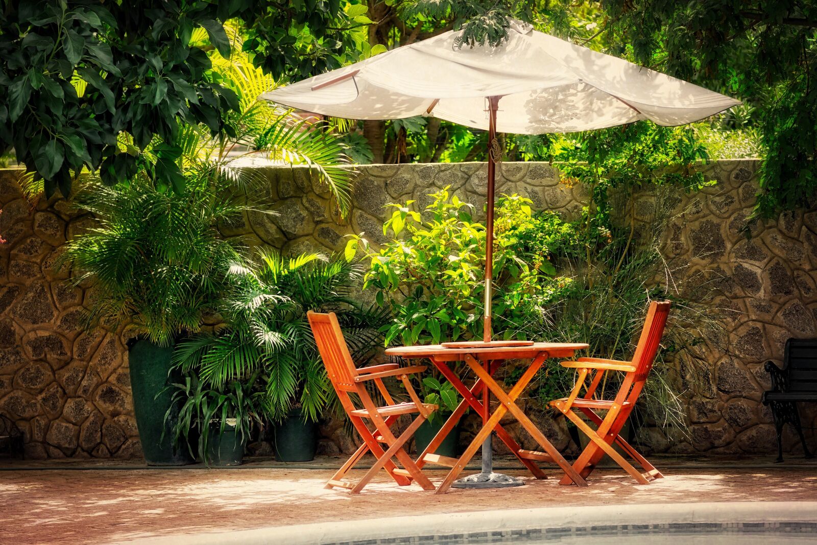 Panasonic Lumix DMC-GX8 sample photo. Screen, table, chair photography