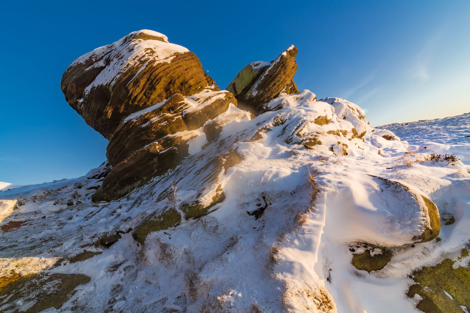 Canon EOS 5D Mark III sample photo. Snow, natural rocks, winter photography