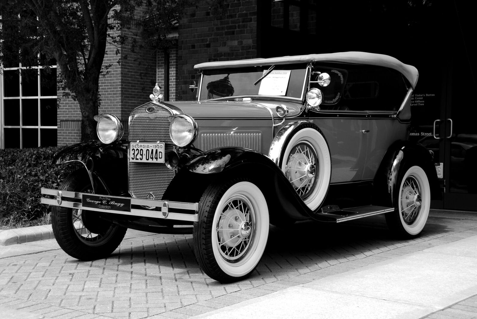 Nikon D200 sample photo. Vintage car, retro, monochrome photography
