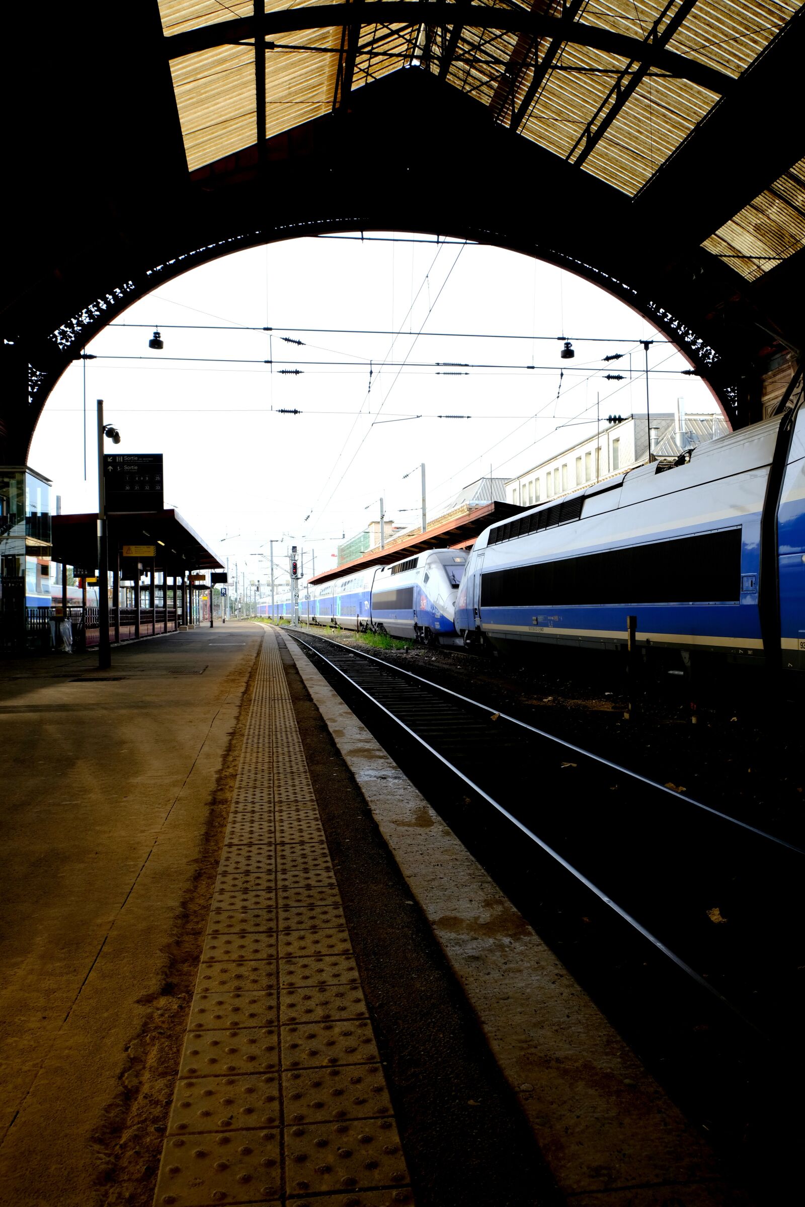 Fujifilm X-T20 sample photo. Tgv 2, railway, team photography