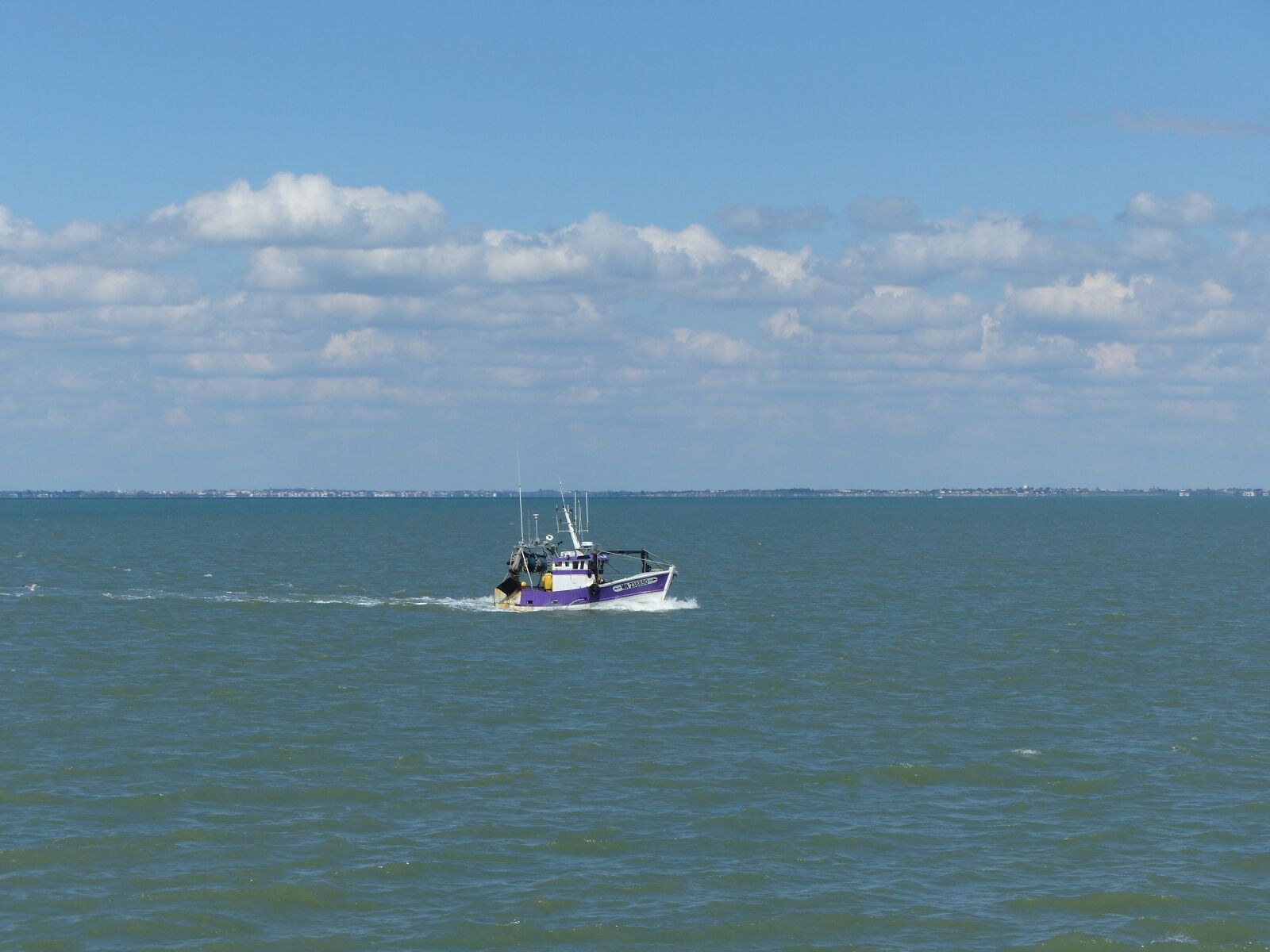 Panasonic Lumix DMC-FZ200 sample photo. Boat, fishing, fishing vessel photography