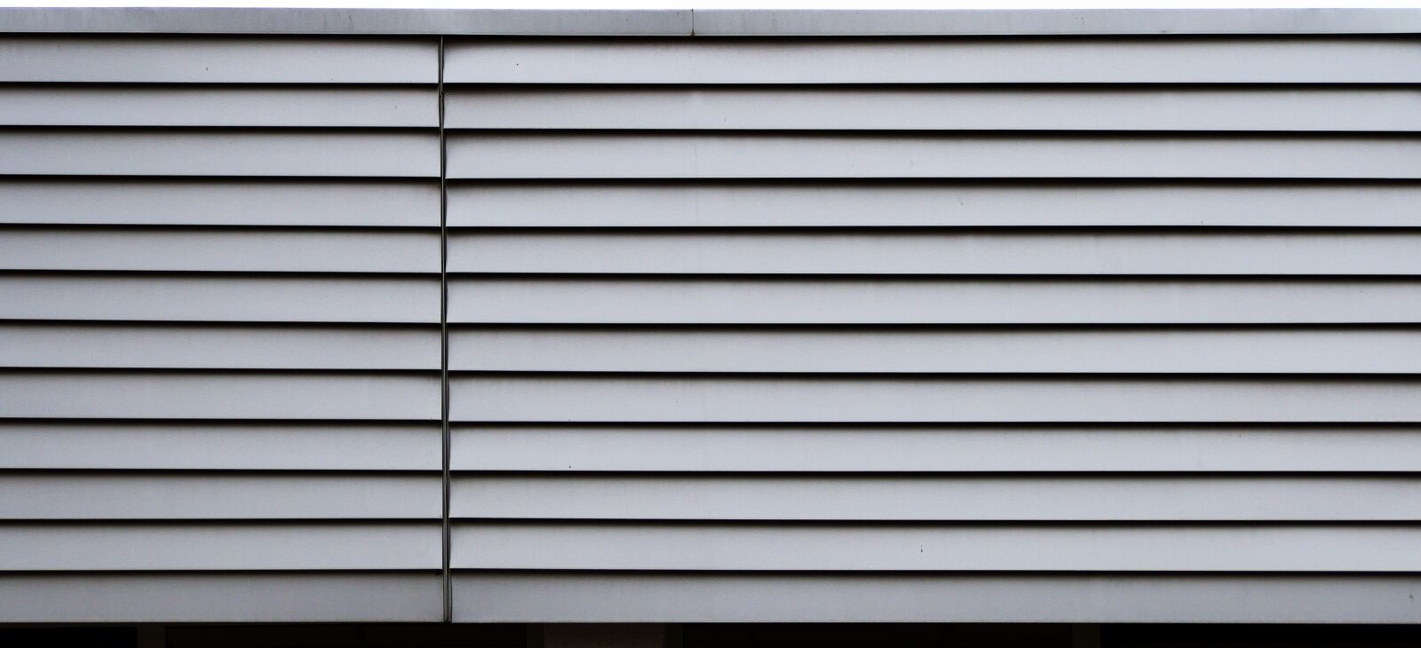 Panasonic Lumix DMC-FZ1000 sample photo. Facade, wall tiling, metal photography