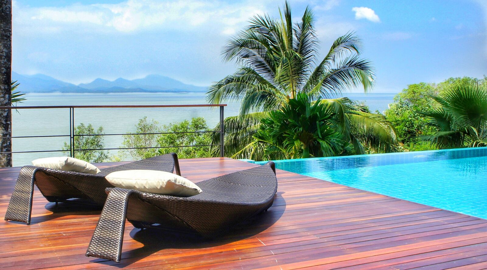 Sony Alpha NEX-3 + Sony E 18-55mm F3.5-5.6 OSS sample photo. Luxury, resort, ranong photography