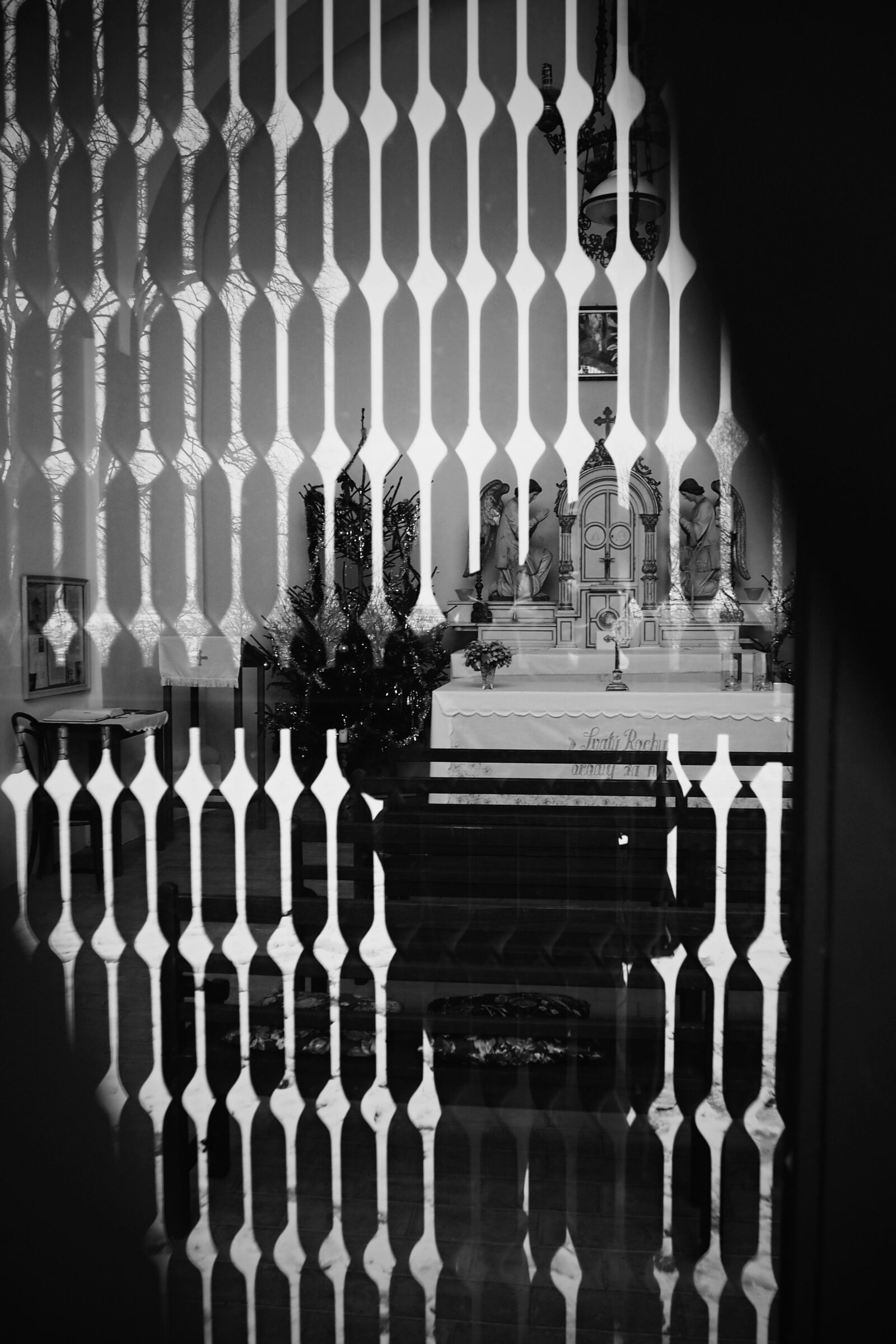 Olympus PEN E-PM1 sample photo. Chapel, the altar, glass photography