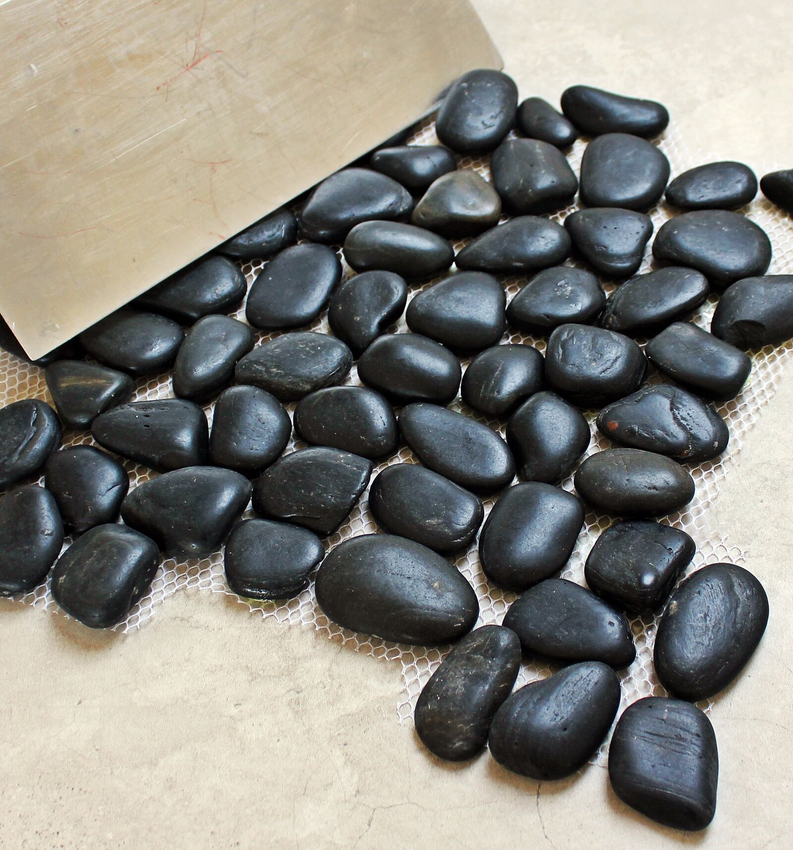 Canon EOS 550D (EOS Rebel T2i / EOS Kiss X4) sample photo. Pebbles, pebble mat, decorative photography