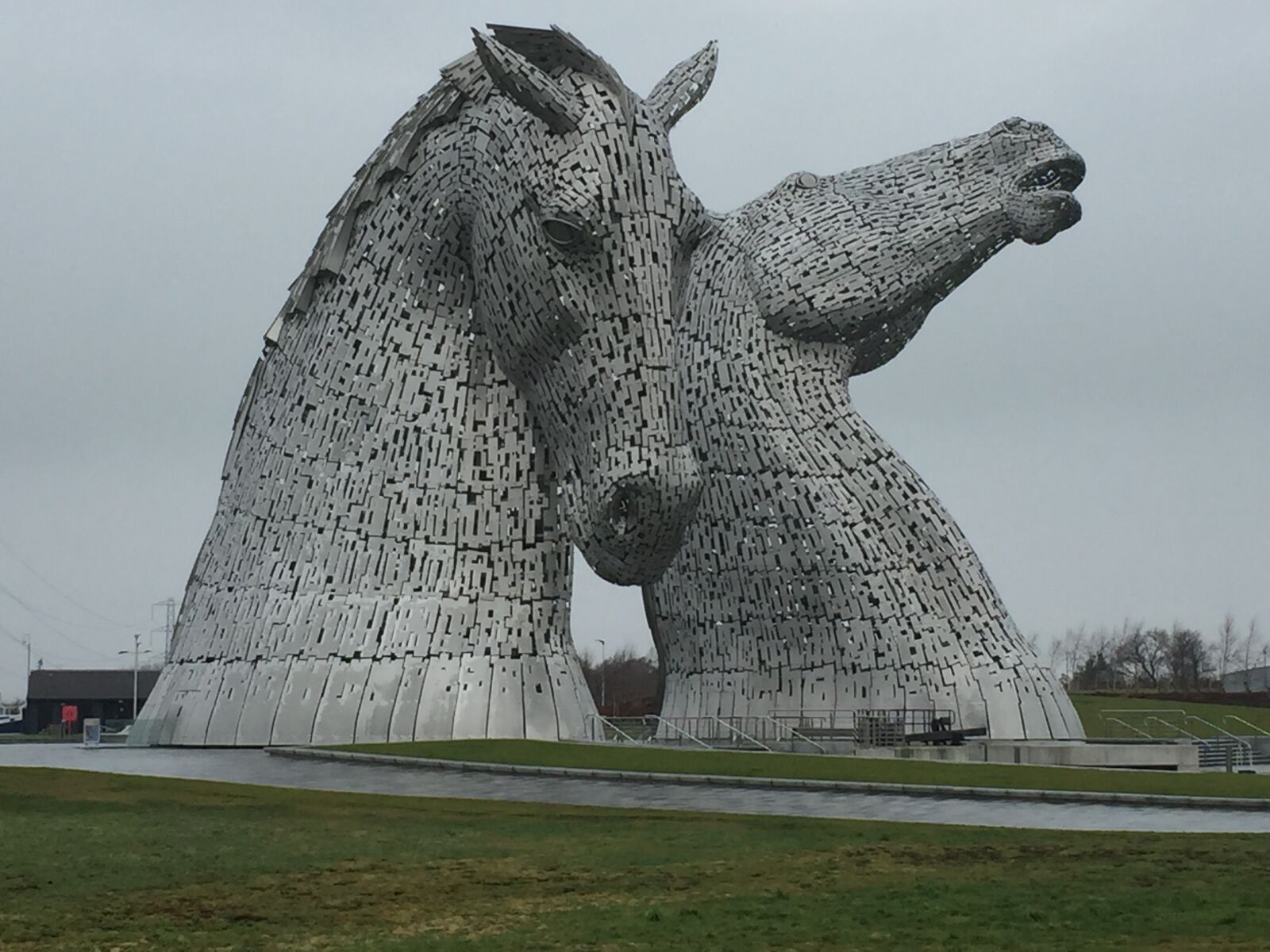 iPhone 6 Plus back camera 4.15mm f/2.2 sample photo. Horse, head, kelpies, statue photography