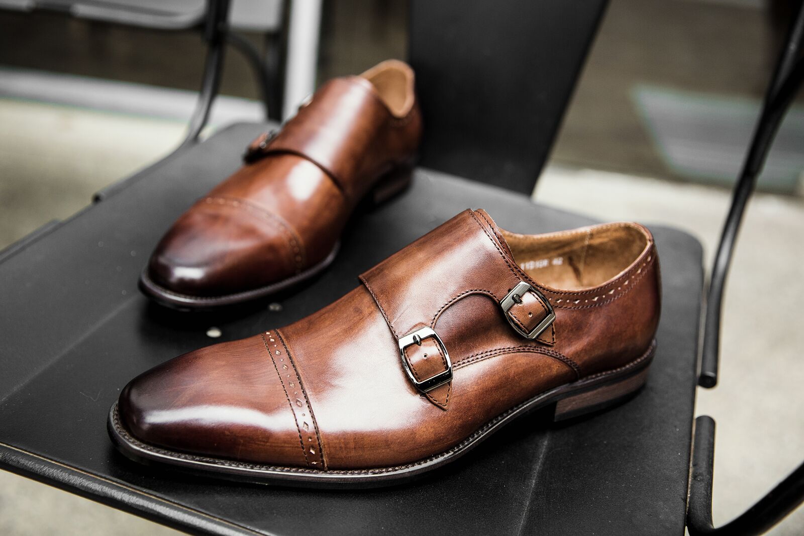 Canon EF 24-70mm F2.8L II USM sample photo. Shoes men, shoe, shine photography