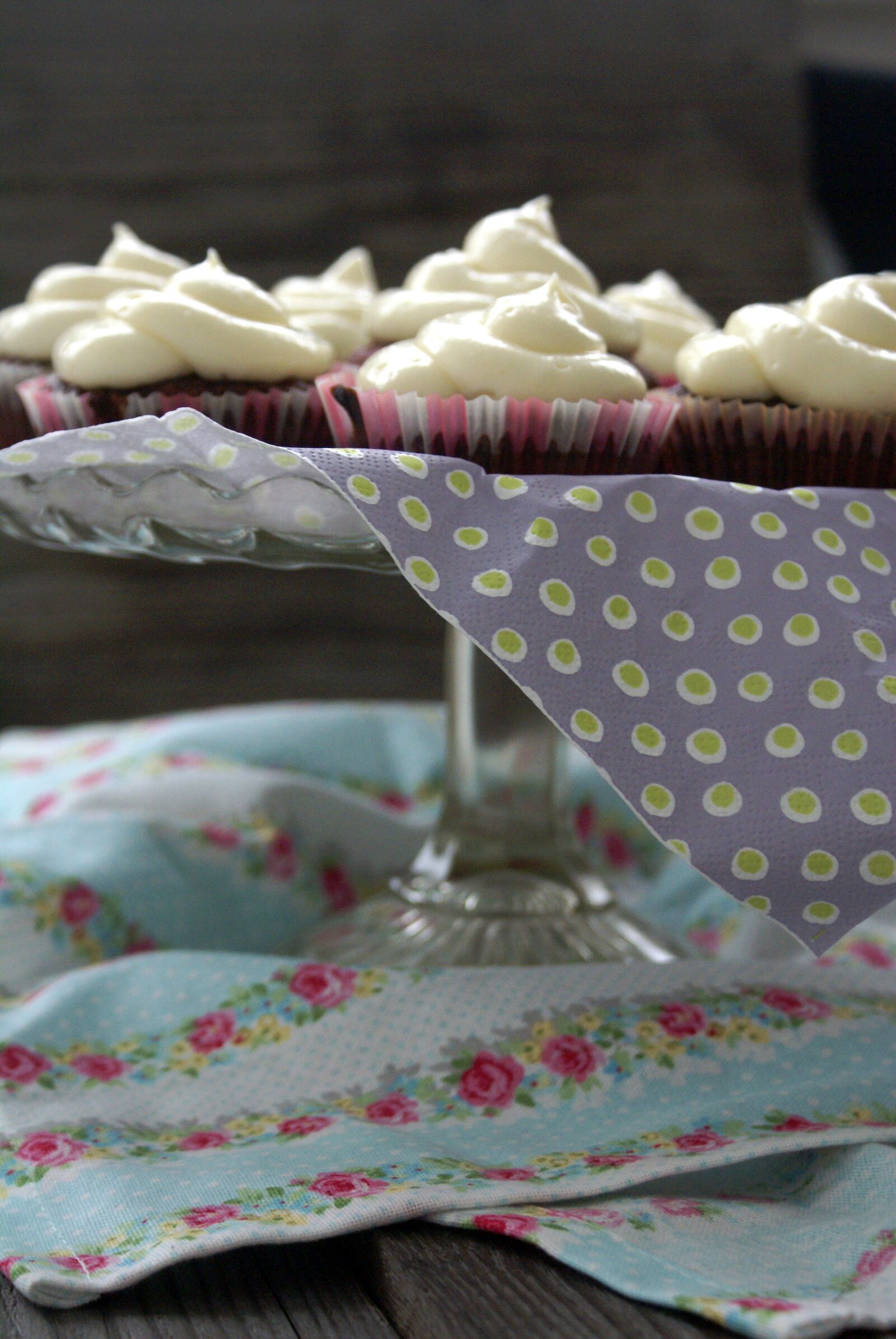 Sony Alpha DSLR-A100 sample photo. Velvet cupcakes, cupcakes, cupcake photography