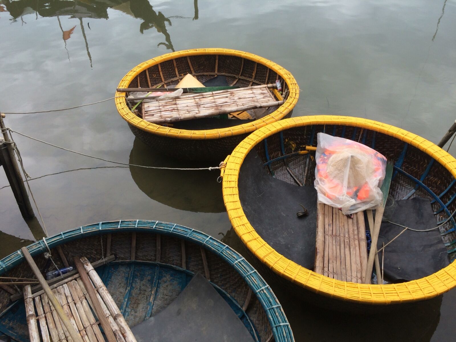 iPhone 5s back camera 4.15mm f/2.2 sample photo. Vietnam, boats, fisherman photography