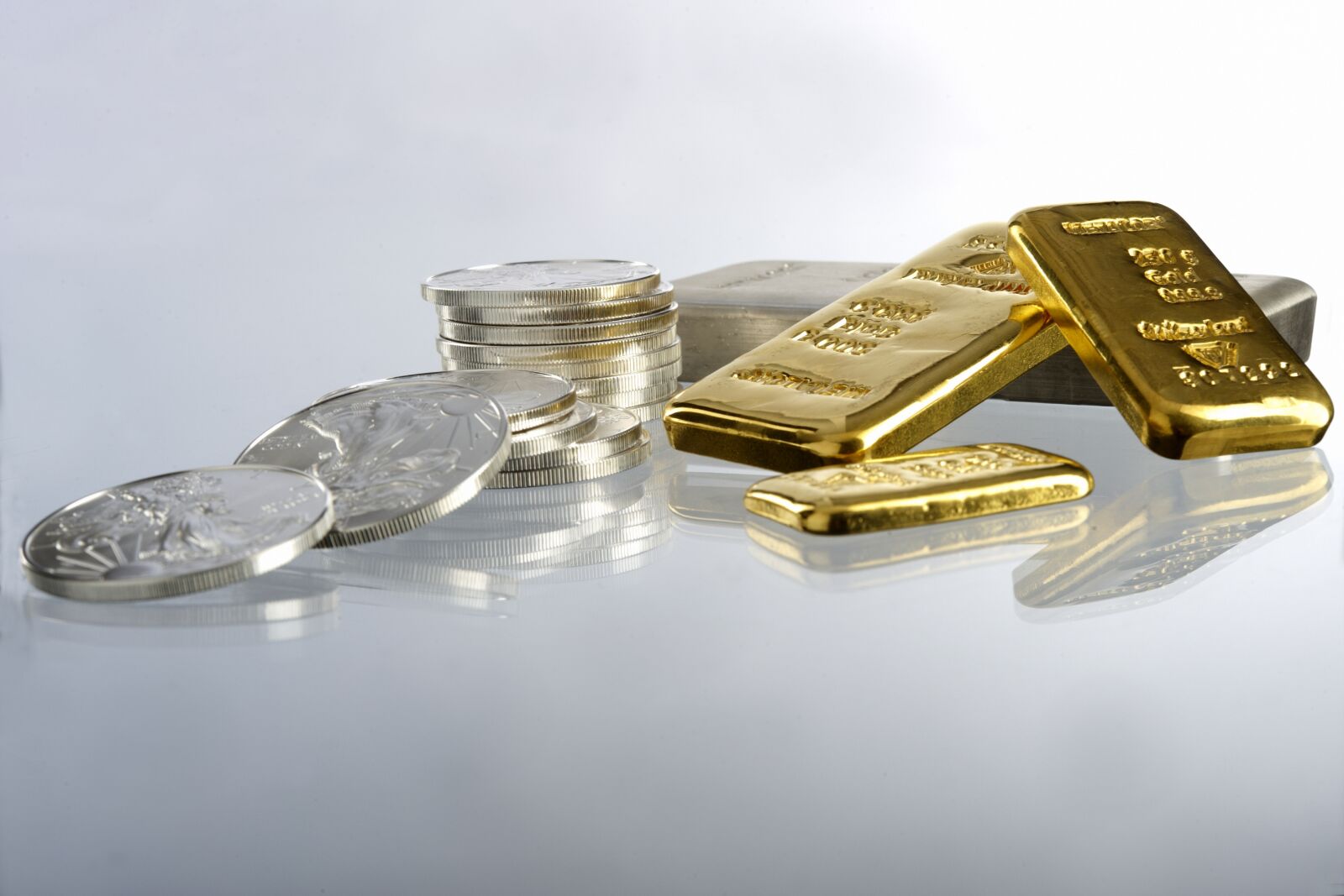 Nikon D3 sample photo. Gold, money, scholarship photography