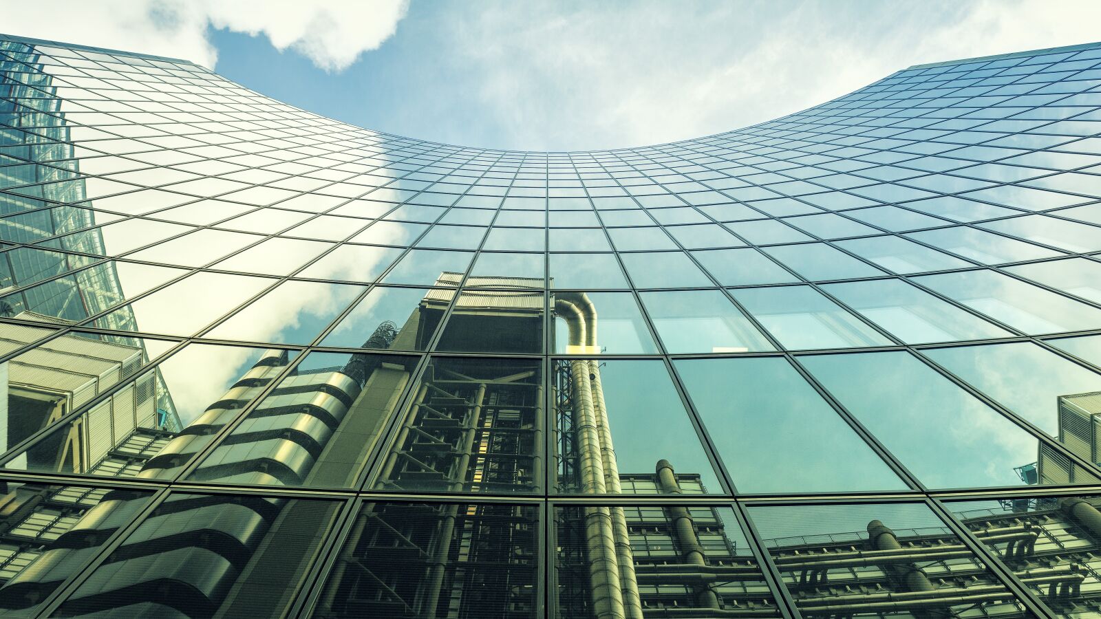 DT 17-40mm F4 SAM sample photo. London, willis building, mirroring photography