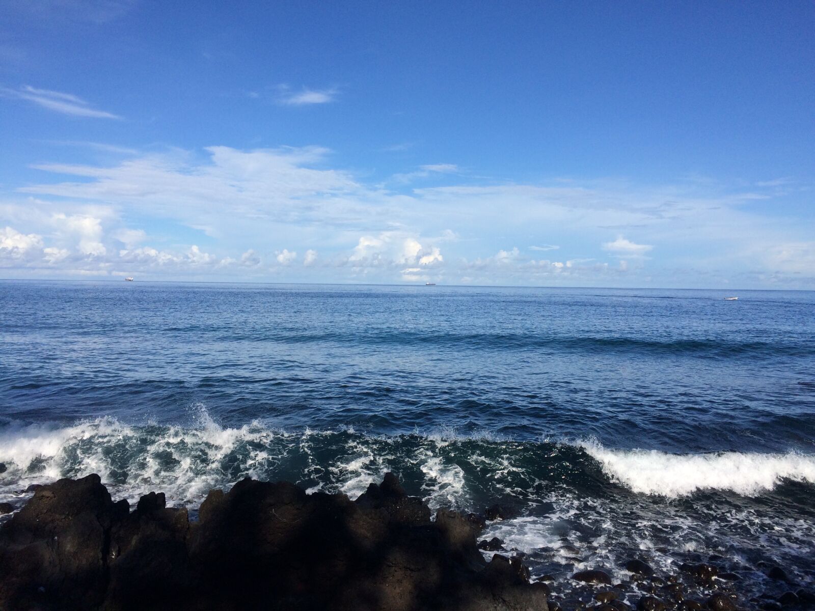 iPhone 5s back camera 4.15mm f/2.2 sample photo. Blue, sky, sea photography