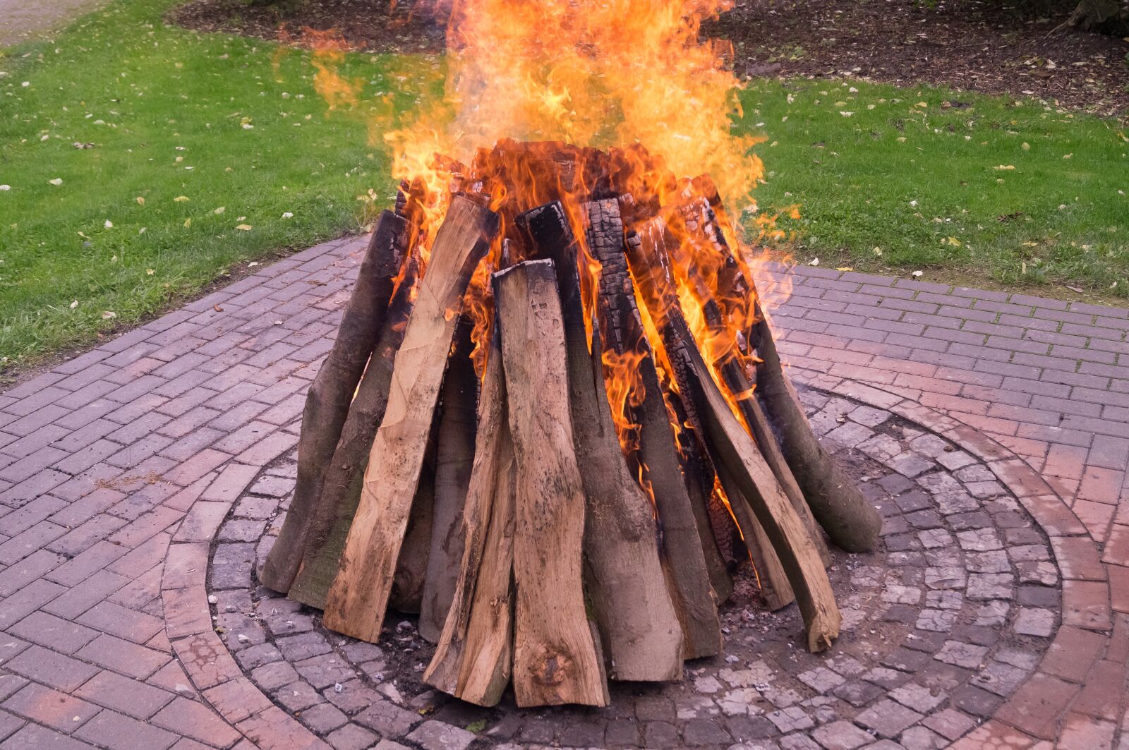 Sony SLT-A57 sample photo. Fire, hot, wood photography