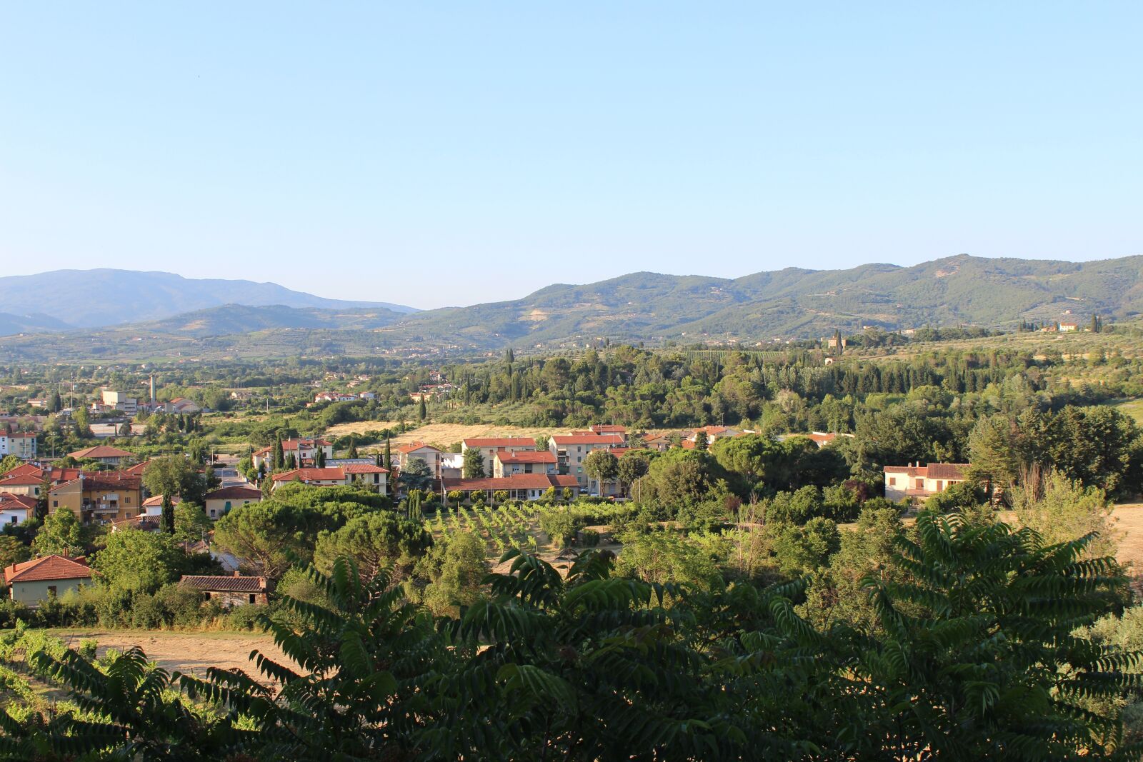 Canon EOS 600D (Rebel EOS T3i / EOS Kiss X5) sample photo. Arrezo, italy, village photography