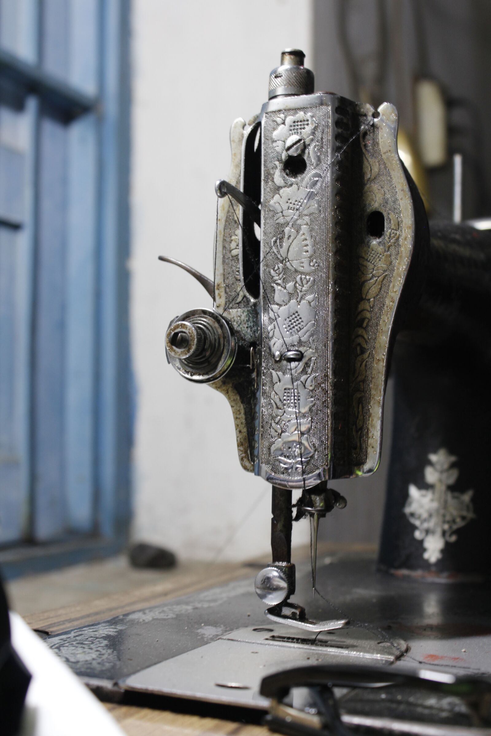 Canon EOS 1200D (EOS Rebel T5 / EOS Kiss X70 / EOS Hi) sample photo. Sewing machine, old, vintage photography