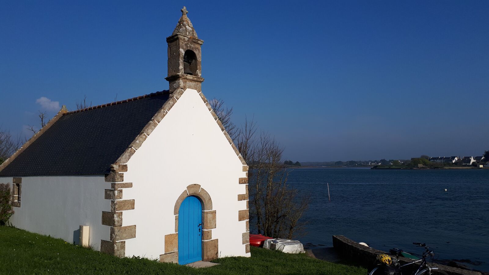 Samsung Galaxy A5(2017) sample photo. Chapel, brittany, river of photography