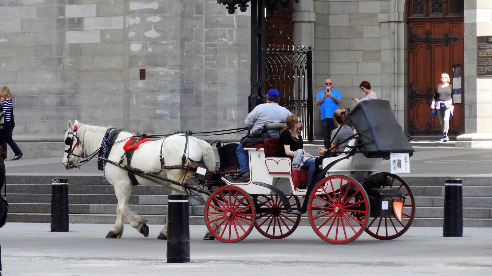 Sony Cyber-shot DSC-HX9V sample photo. Carriage, horse, cart photography