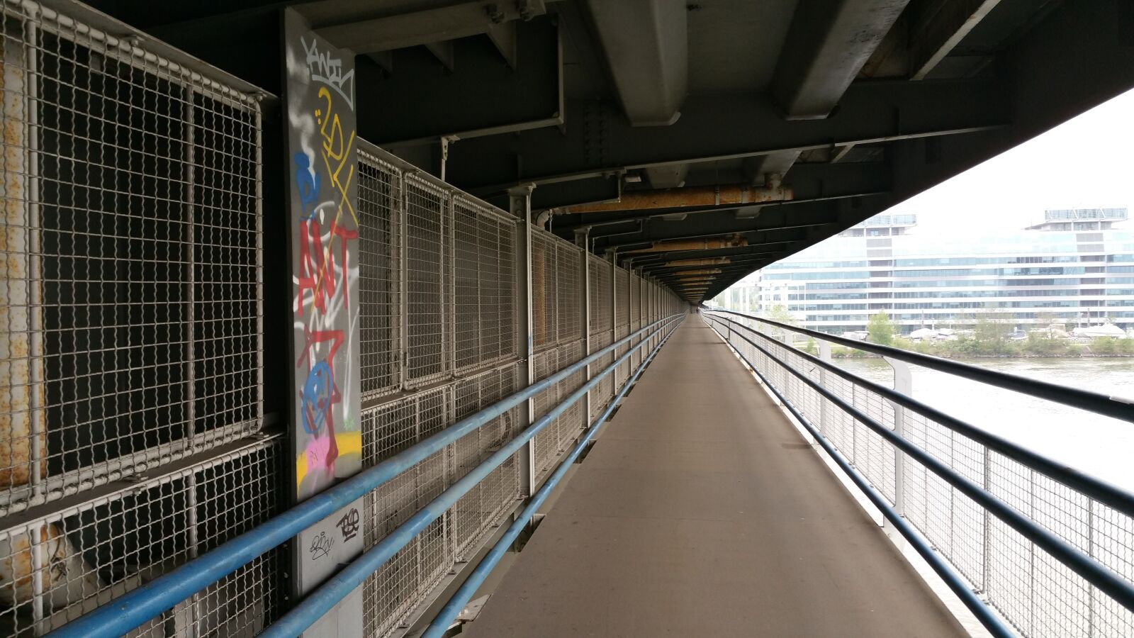 Samsung Galaxy Note4 sample photo. Away, bridge, concrete photography